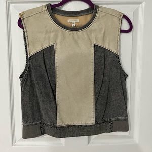 Women’s top size medium